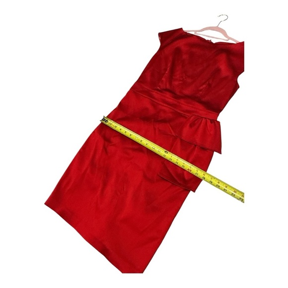 St. John
Elegant Cocktail dress in Venetian Red size 4 - Picture 15 of 16